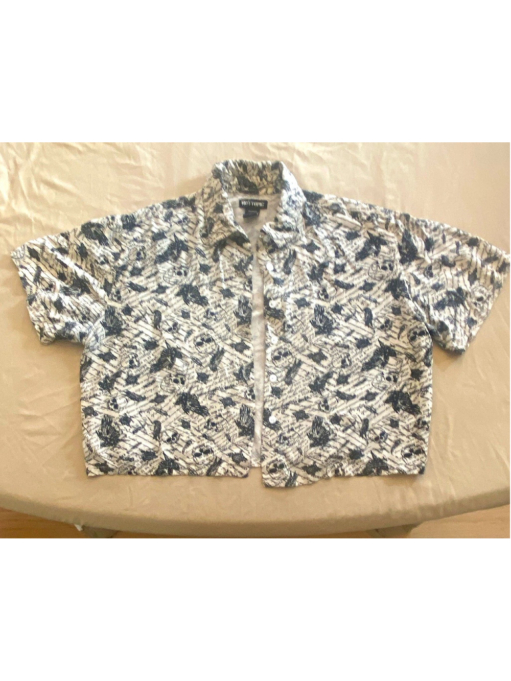 Hot Topic Women's Graphic Edgar Allen Poe Rayon Short Sleeve Button-Up Shirt M